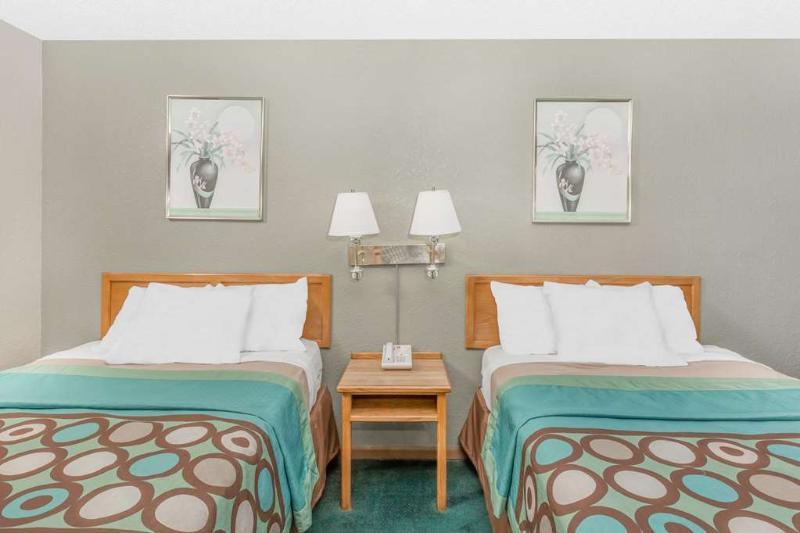 Hotel Super 8 By Wyndham Butler Esterno foto