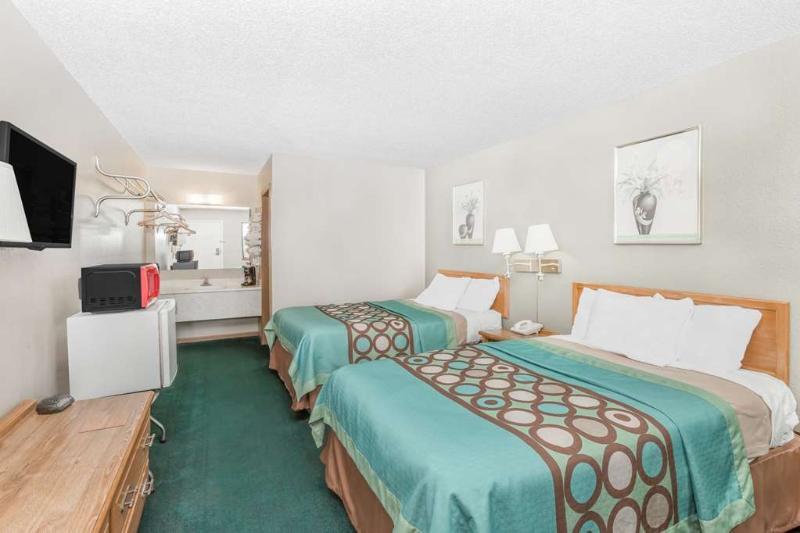 Hotel Super 8 By Wyndham Butler Esterno foto