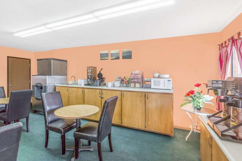 Hotel Super 8 By Wyndham Butler Esterno foto